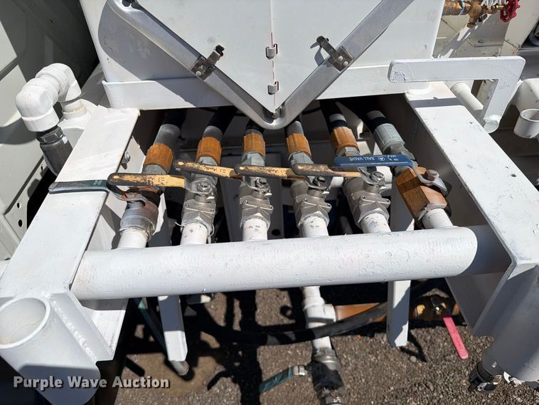 image for item FB5117 2010 International DuraStar 4400 oilfield acidizing pump truck