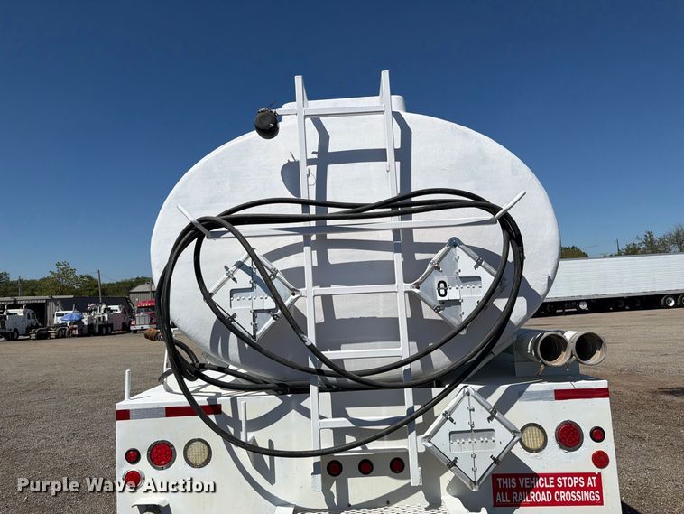 image for item FB5117 2010 International DuraStar 4400 oilfield acidizing pump truck