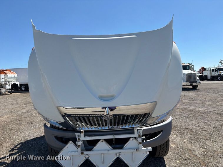 image for item FB5117 2010 International DuraStar 4400 oilfield acidizing pump truck
