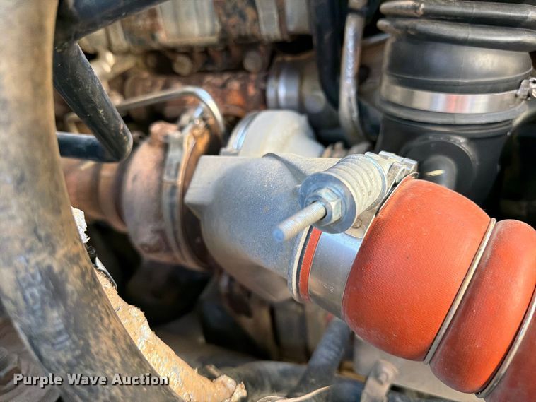 image for item FB5117 2010 International DuraStar 4400 oilfield acidizing pump truck
