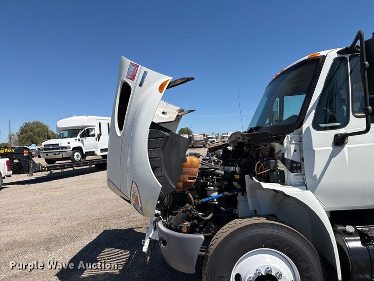 image for item FB5117 2010 International DuraStar 4400 oilfield acidizing pump truck