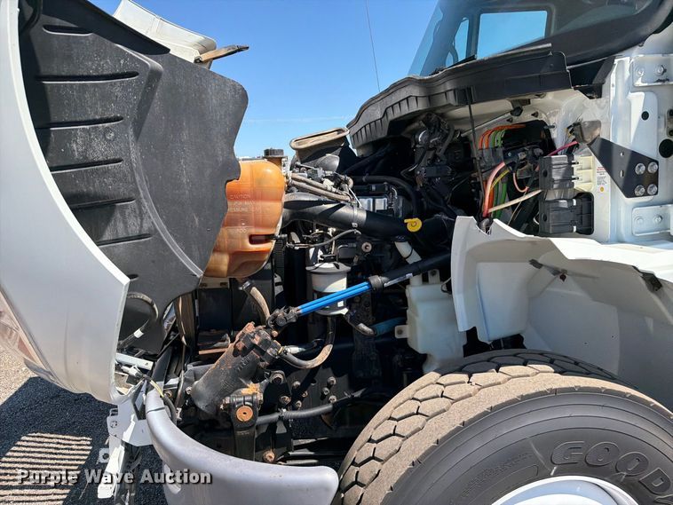 image for item FB5117 2010 International DuraStar 4400 oilfield acidizing pump truck