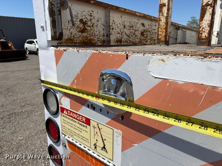 image for item FB5120 2007 Freightliner Business Class M2 crane truck