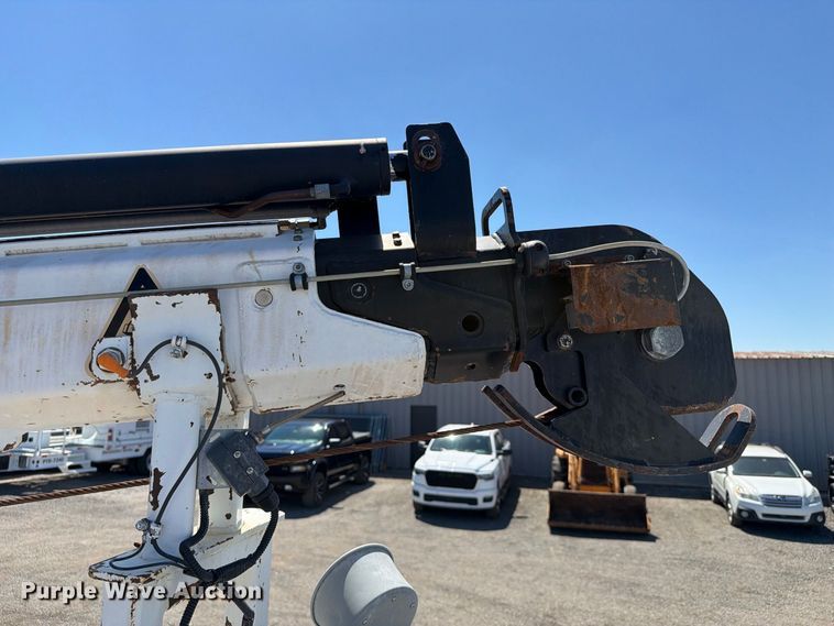 image for item FB5120 2007 Freightliner Business Class M2 crane truck