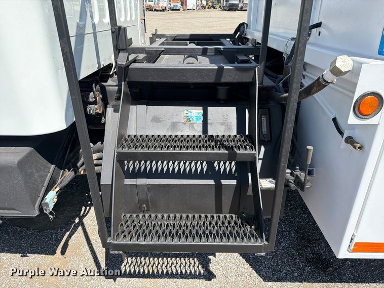 image for item FB5120 2007 Freightliner Business Class M2 crane truck