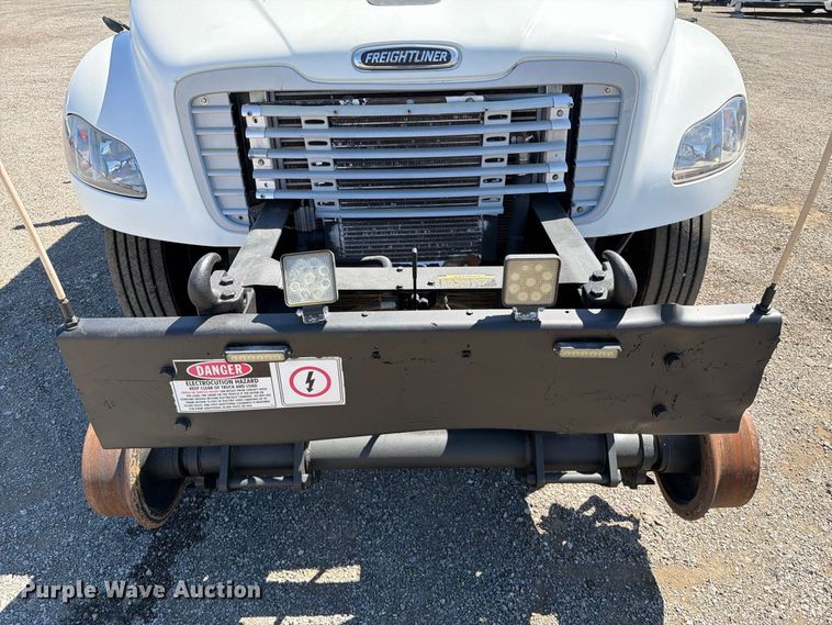image for item FB5120 2007 Freightliner Business Class M2 crane truck