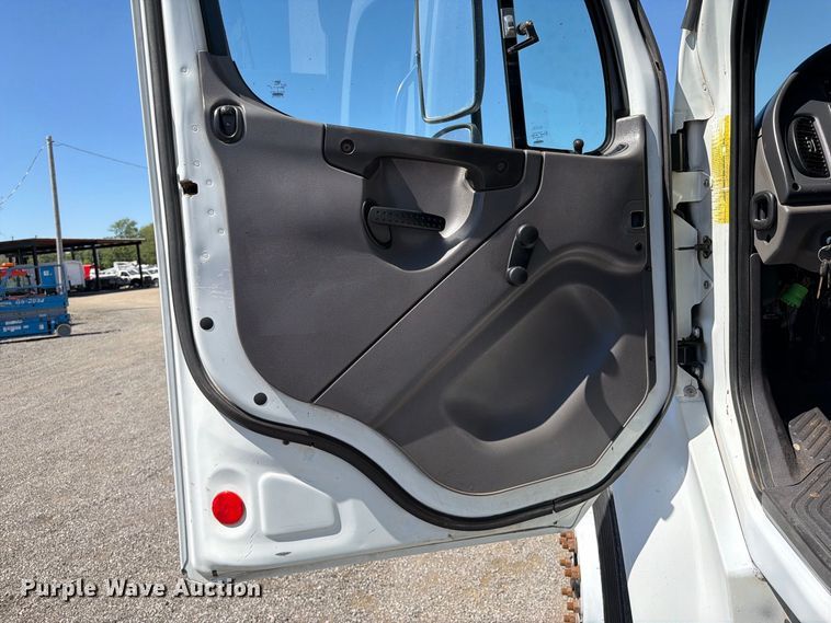 image for item FB5120 2007 Freightliner Business Class M2 crane truck