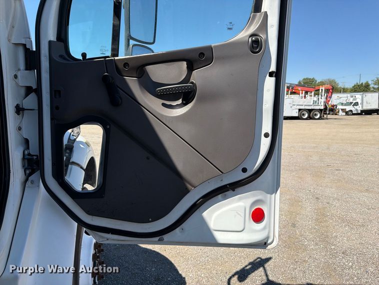 image for item FB5120 2007 Freightliner Business Class M2 crane truck