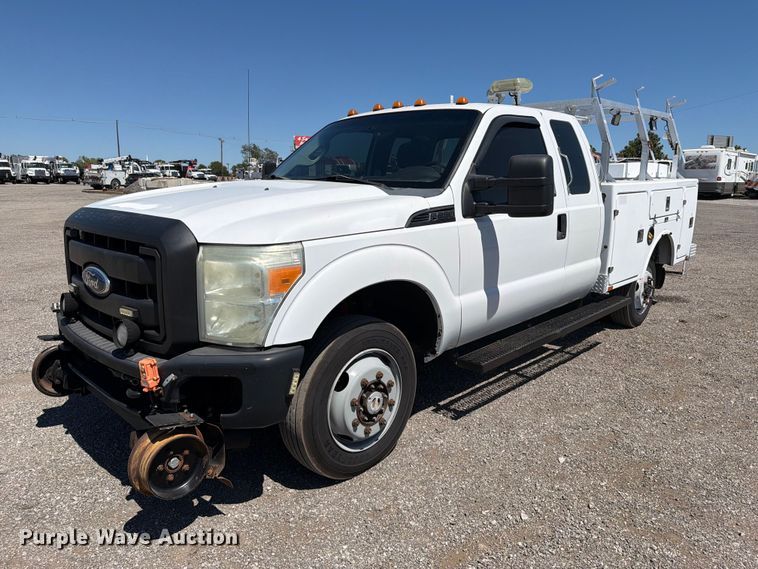 2011 Ford F-350 Super Duty Ext. Cab utility bed pickup truck