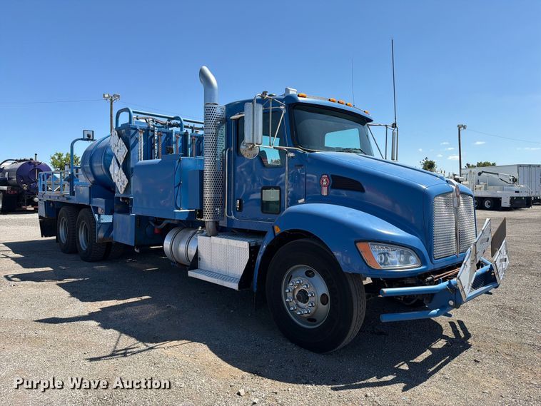 image for item FB5124 2010 Kenworth T370 oil acidizing pump truck