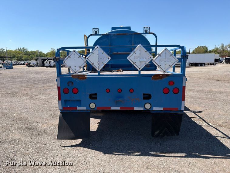 image for item FB5124 2010 Kenworth T370 oil acidizing pump truck