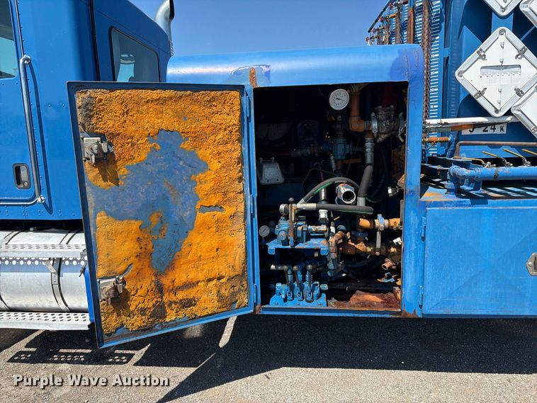 image for item FB5124 2010 Kenworth T370 oil acidizing pump truck