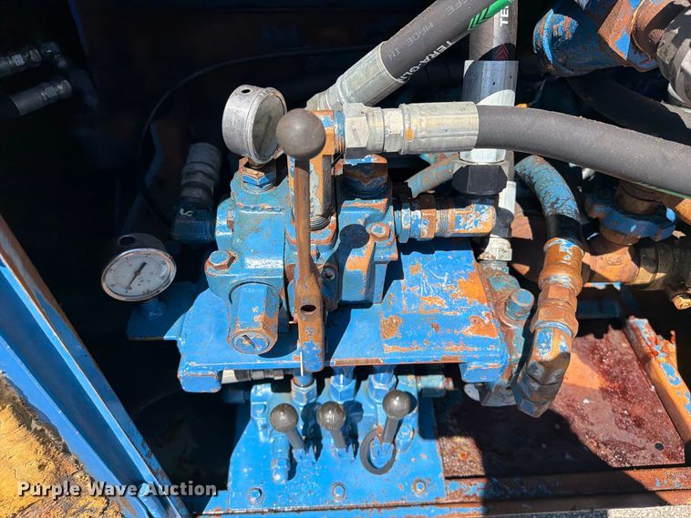 image for item FB5124 2010 Kenworth T370 oil acidizing pump truck