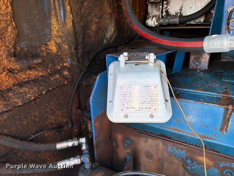 image for item FB5124 2010 Kenworth T370 oil acidizing pump truck
