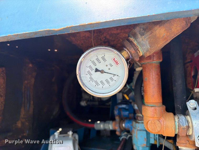 image for item FB5124 2010 Kenworth T370 oil acidizing pump truck