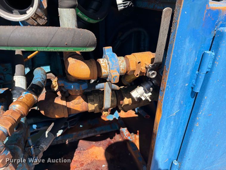 image for item FB5124 2010 Kenworth T370 oil acidizing pump truck