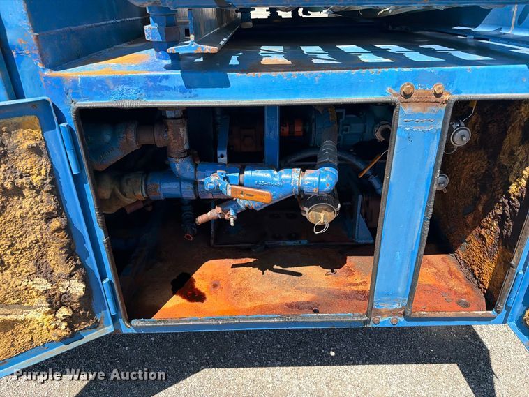 image for item FB5124 2010 Kenworth T370 oil acidizing pump truck