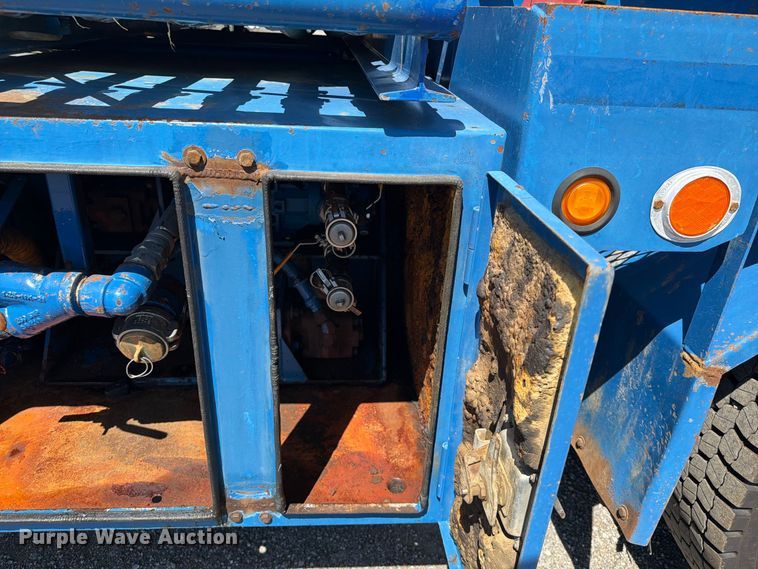 image for item FB5124 2010 Kenworth T370 oil acidizing pump truck