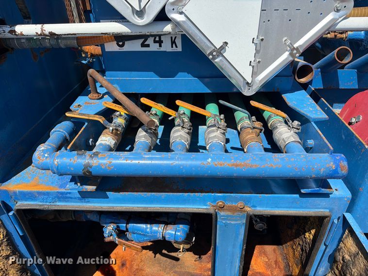 image for item FB5124 2010 Kenworth T370 oil acidizing pump truck