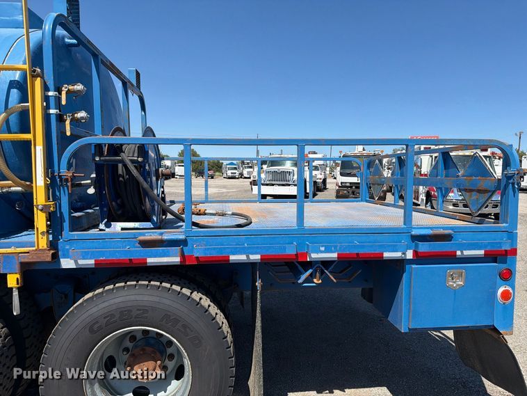 image for item FB5124 2010 Kenworth T370 oil acidizing pump truck