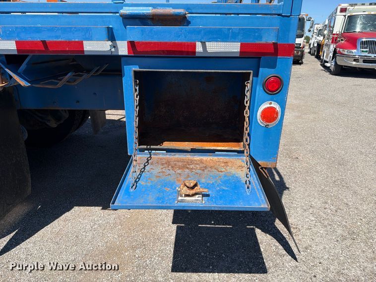 image for item FB5124 2010 Kenworth T370 oil acidizing pump truck