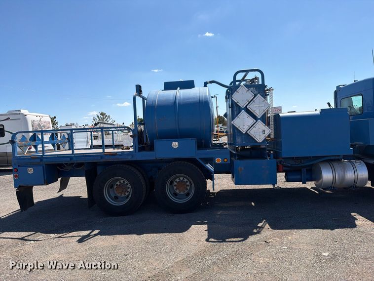 image for item FB5124 2010 Kenworth T370 oil acidizing pump truck