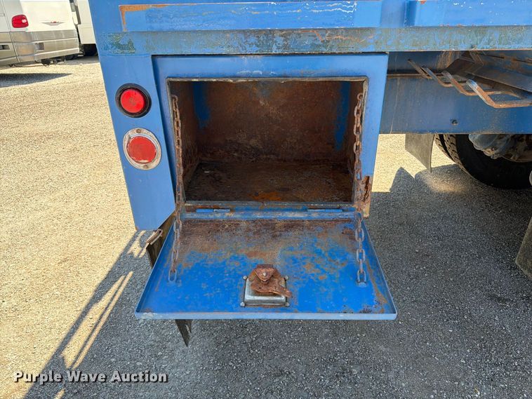 image for item FB5124 2010 Kenworth T370 oil acidizing pump truck