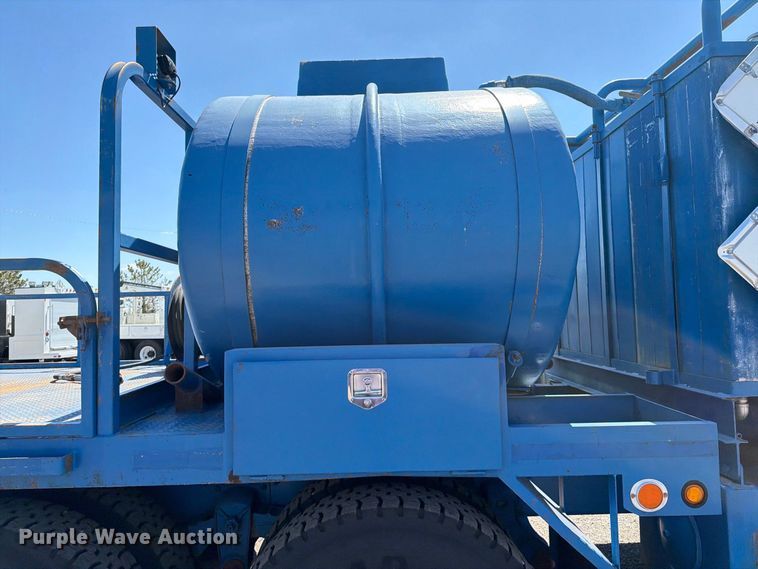 image for item FB5124 2010 Kenworth T370 oil acidizing pump truck