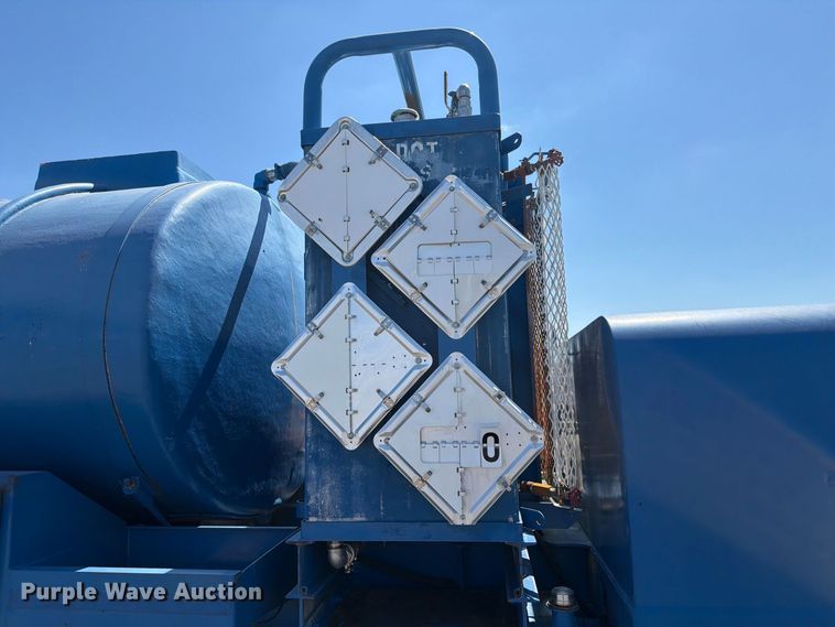 image for item FB5124 2010 Kenworth T370 oil acidizing pump truck