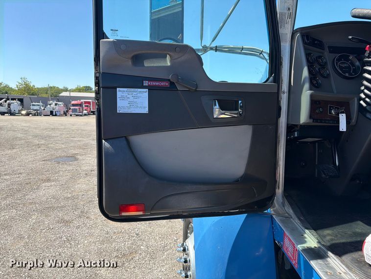 image for item FB5124 2010 Kenworth T370 oil acidizing pump truck