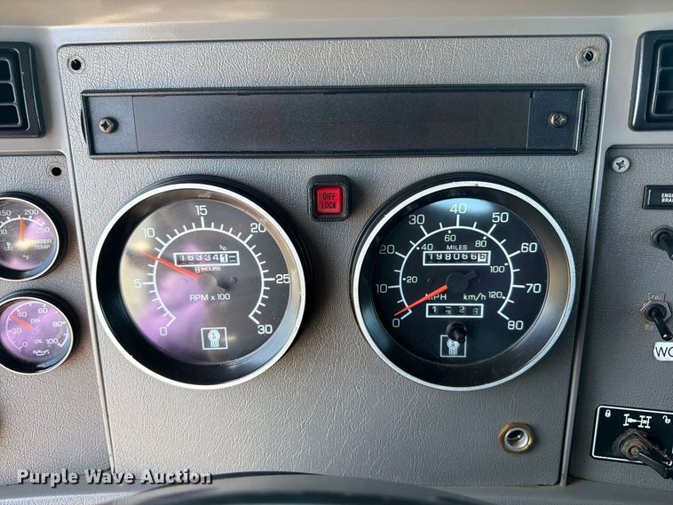 image for item FB5124 2010 Kenworth T370 oil acidizing pump truck