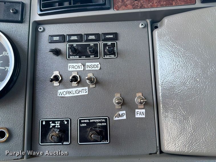 image for item FB5124 2010 Kenworth T370 oil acidizing pump truck