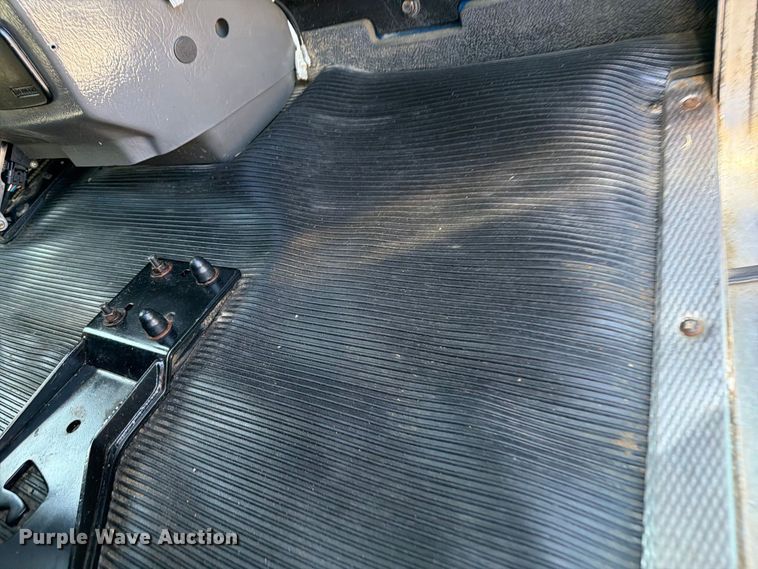 image for item FB5124 2010 Kenworth T370 oil acidizing pump truck