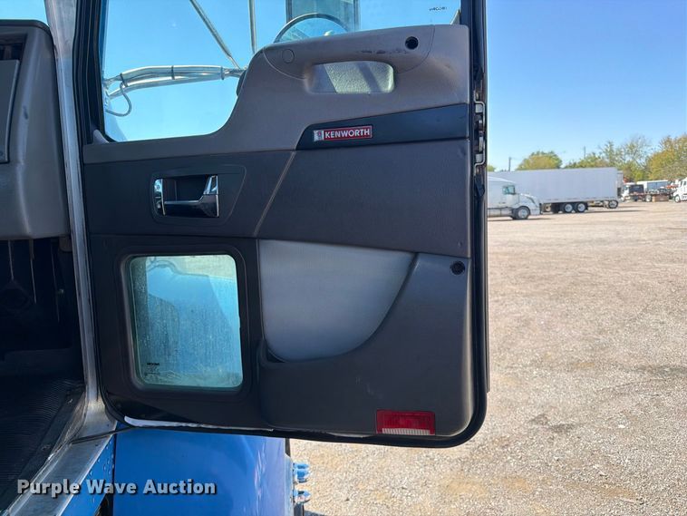 image for item FB5124 2010 Kenworth T370 oil acidizing pump truck