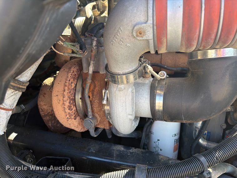 image for item FB5124 2010 Kenworth T370 oil acidizing pump truck