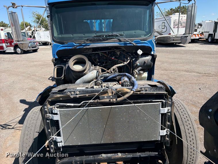 image for item FB5124 2010 Kenworth T370 oil acidizing pump truck