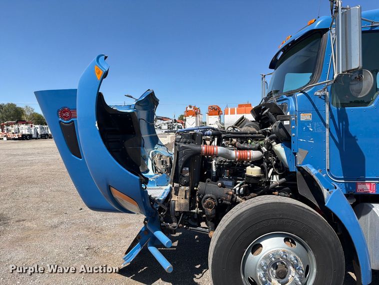 image for item FB5124 2010 Kenworth T370 oil acidizing pump truck