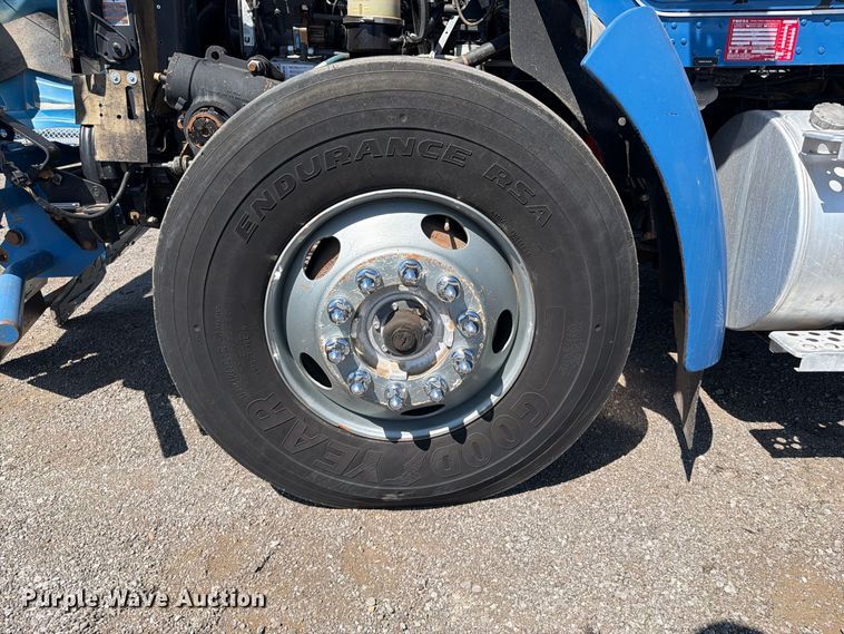 image for item FB5124 2010 Kenworth T370 oil acidizing pump truck