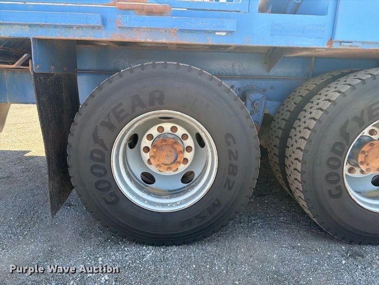 image for item FB5124 2010 Kenworth T370 oil acidizing pump truck
