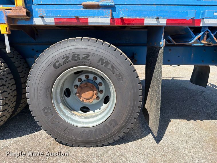 image for item FB5124 2010 Kenworth T370 oil acidizing pump truck