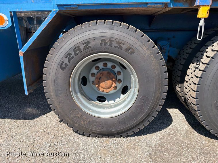 image for item FB5124 2010 Kenworth T370 oil acidizing pump truck