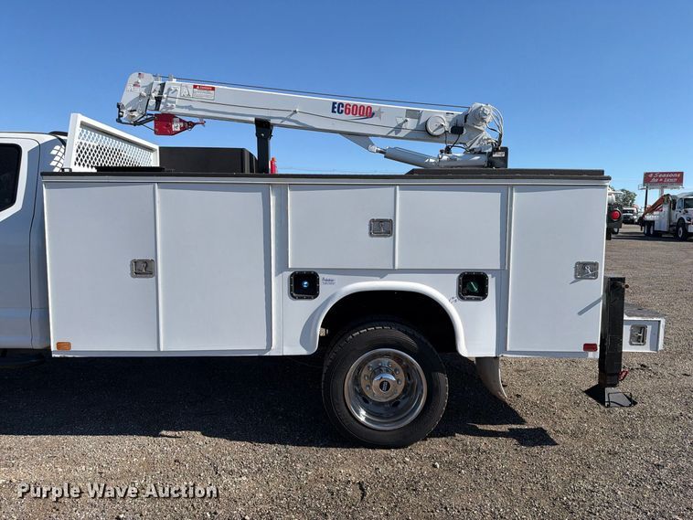 image for item FB5129 2021 Ford F550 Super Duty Ext. Cab utility / service truck