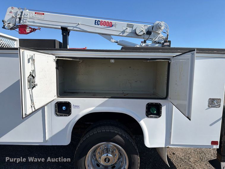 image for item FB5129 2021 Ford F550 Super Duty Ext. Cab utility / service truck