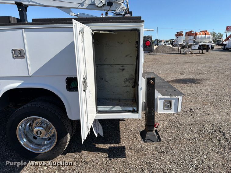 image for item FB5129 2021 Ford F550 Super Duty Ext. Cab utility / service truck