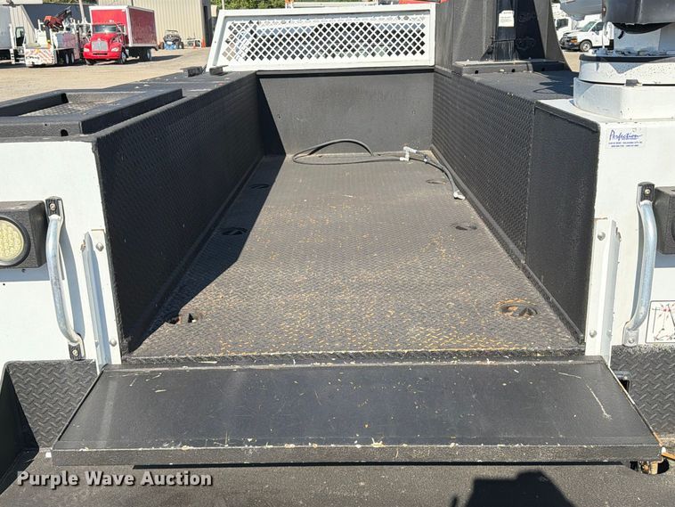 image for item FB5129 2021 Ford F550 Super Duty Ext. Cab utility / service truck