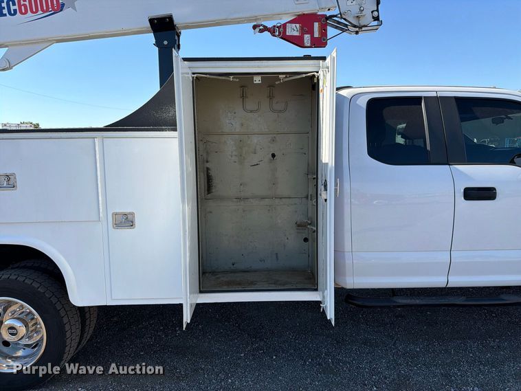 image for item FB5129 2021 Ford F550 Super Duty Ext. Cab utility / service truck