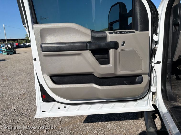 image for item FB5129 2021 Ford F550 Super Duty Ext. Cab utility / service truck