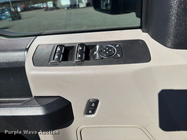 image for item FB5129 2021 Ford F550 Super Duty Ext. Cab utility / service truck