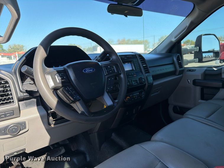 image for item FB5129 2021 Ford F550 Super Duty Ext. Cab utility / service truck