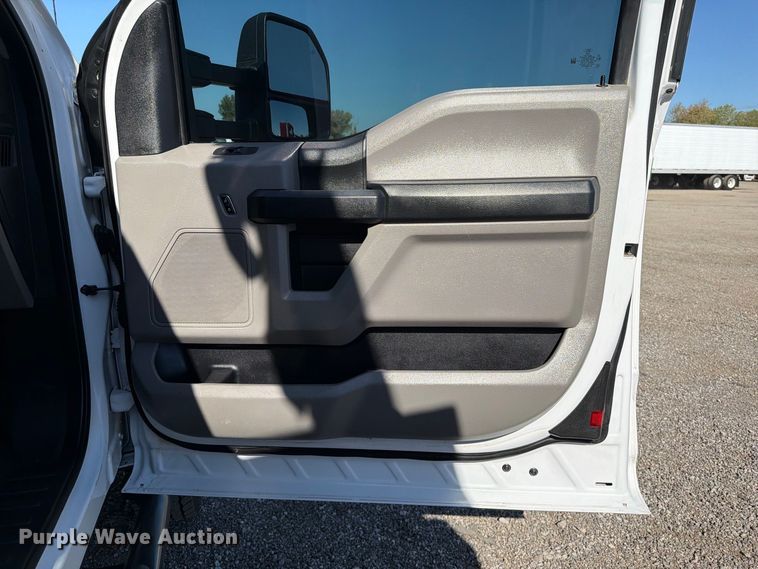 image for item FB5129 2021 Ford F550 Super Duty Ext. Cab utility / service truck